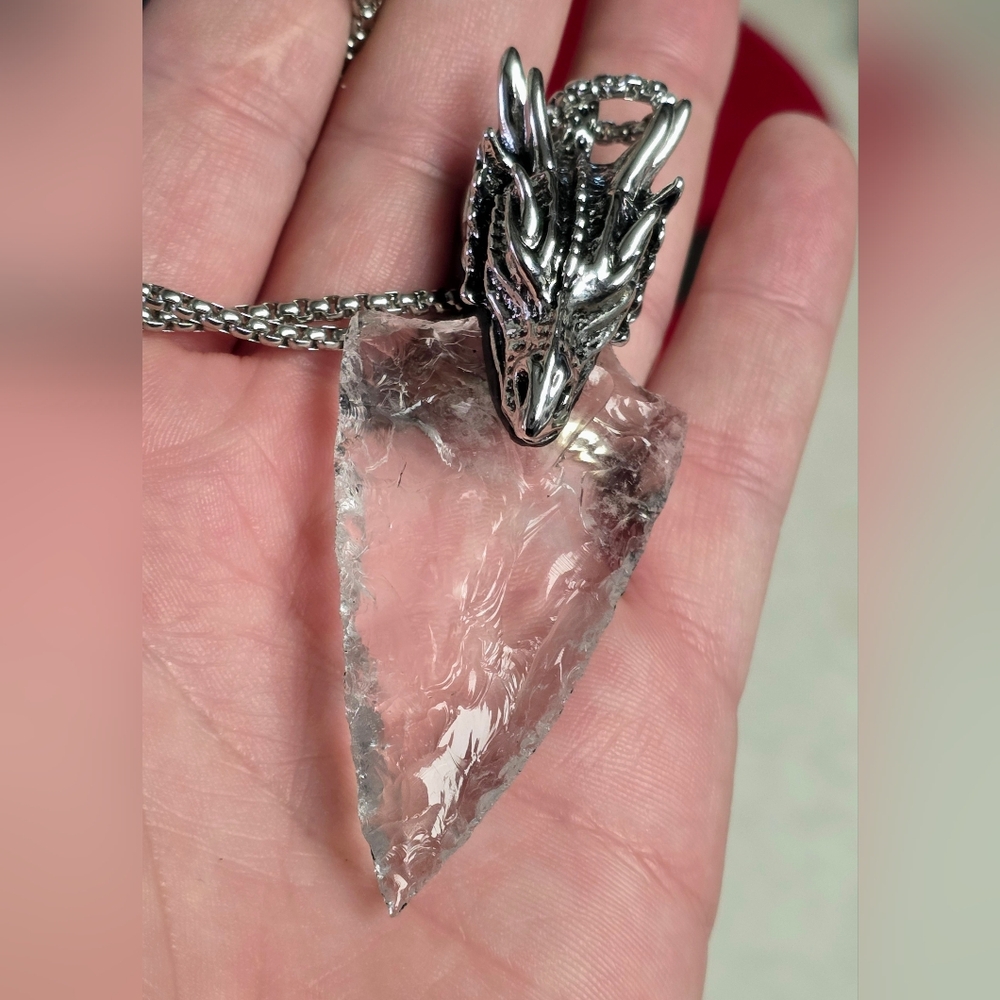 ⚔️ Clear Quartz Arrowhead Dragon Necklace – Raw Crystal Point Pendant – Silver - Picture 2 of 6